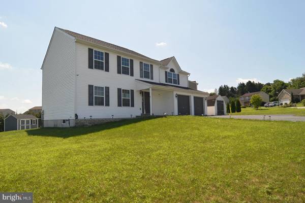 61 WALNUT DR W, Bernville, PA 19506