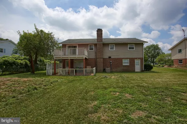 Lancaster, PA 17601,417 CANDLEWYCK RD