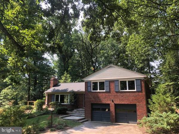 6323 CROSSWOODS DR, Falls Church, VA 22044