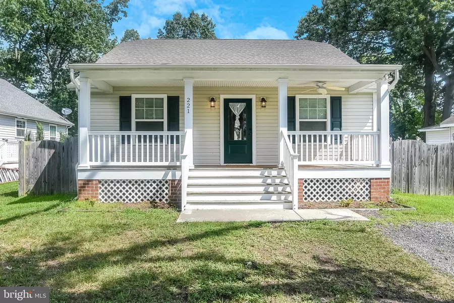 221 LONGFELLOW AVE, Colonial Beach, VA 22443