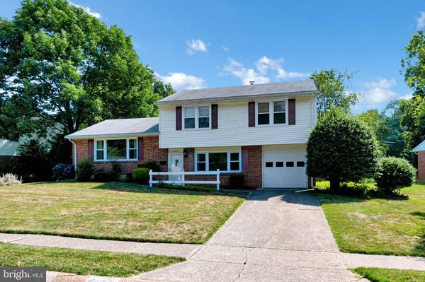 2032 FLORAL DR, Wilmington, DE 19810