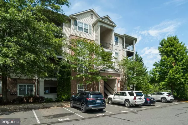 12108 GARDEN GROVE CIR #404, Fairfax, VA 22030