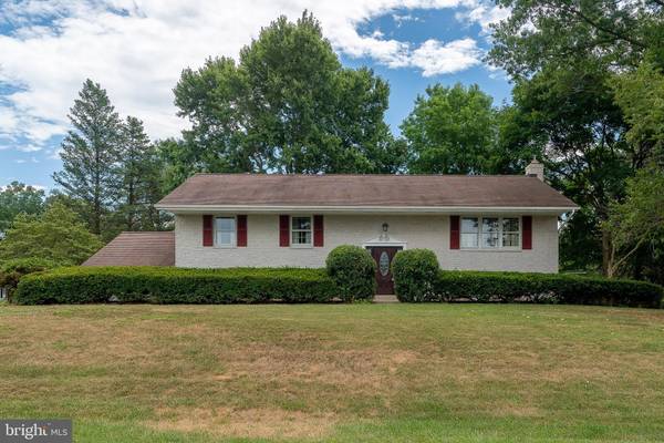 208 HILLCREST LN, Elizabethtown, PA 17022