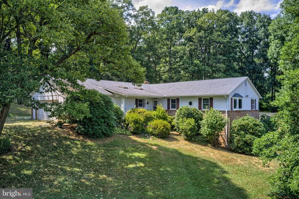 7939 HICKORY RD, Stewartstown, PA 17363