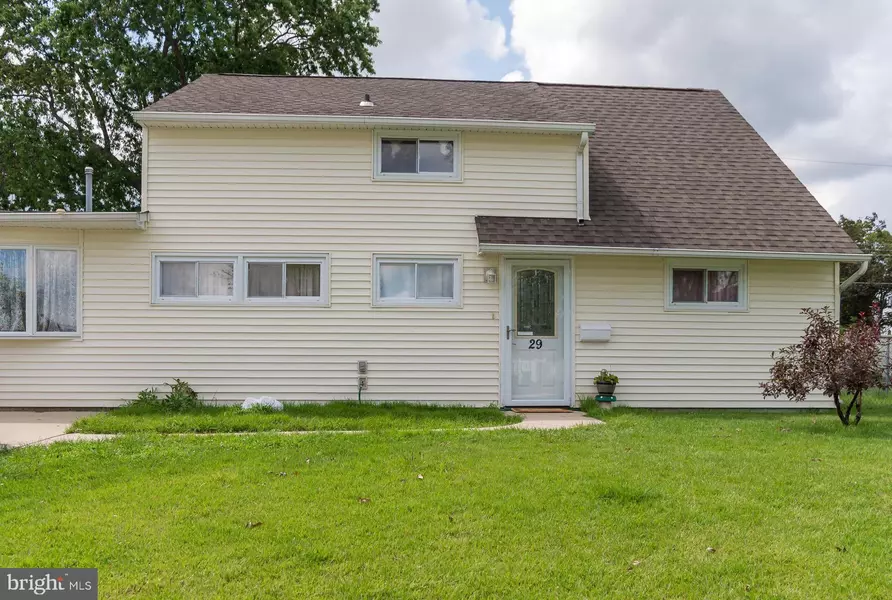 29 GRAND PINE RD, Levittown, PA 19057