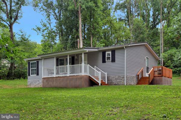 570 FALLING WATERS, Falling Waters, WV 25419