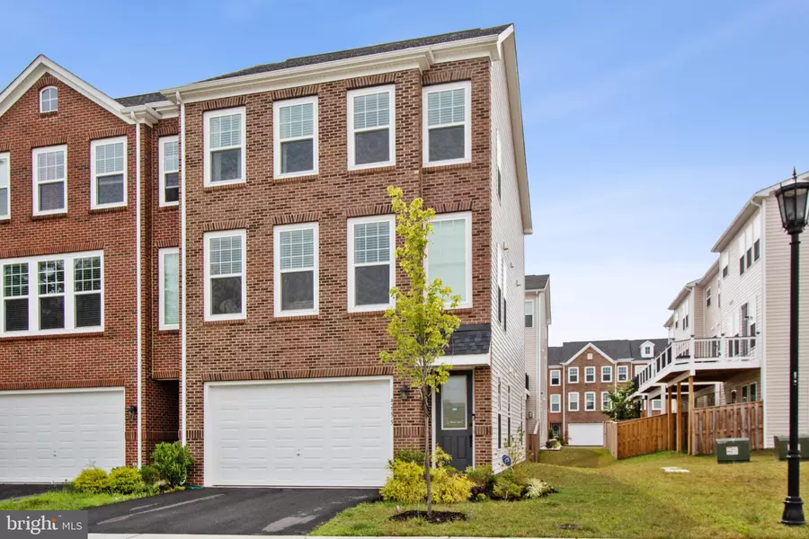 42275 LANCASTER WOODS SQ, Chantilly, VA 20152