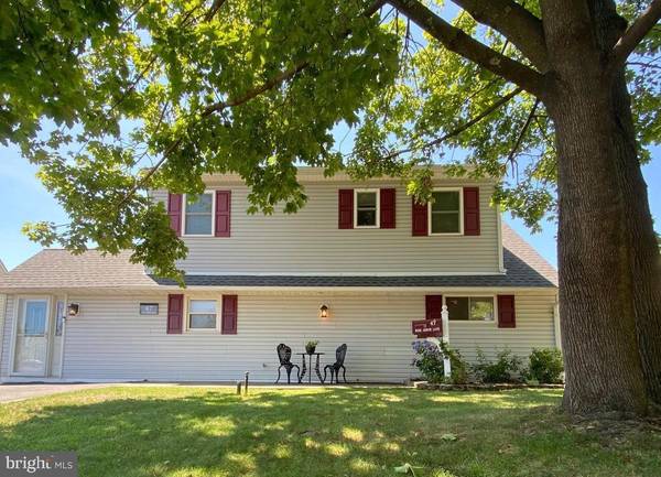 47 ROSE ARBOR LN, Levittown, PA 19055