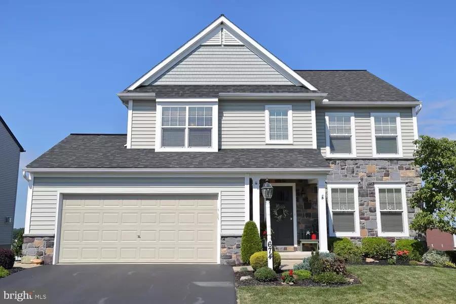 674 HAMAKER RD, Manheim, PA 17545