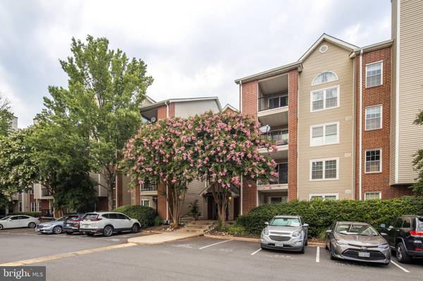 Alexandria, VA 22302,3315 WYNDHAM CIR #4228