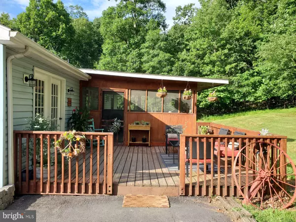 Hedgesville, WV 25427,127 SNAKE LN