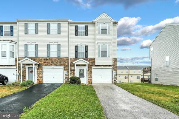 3816 ARMORY LN, York, PA 17408