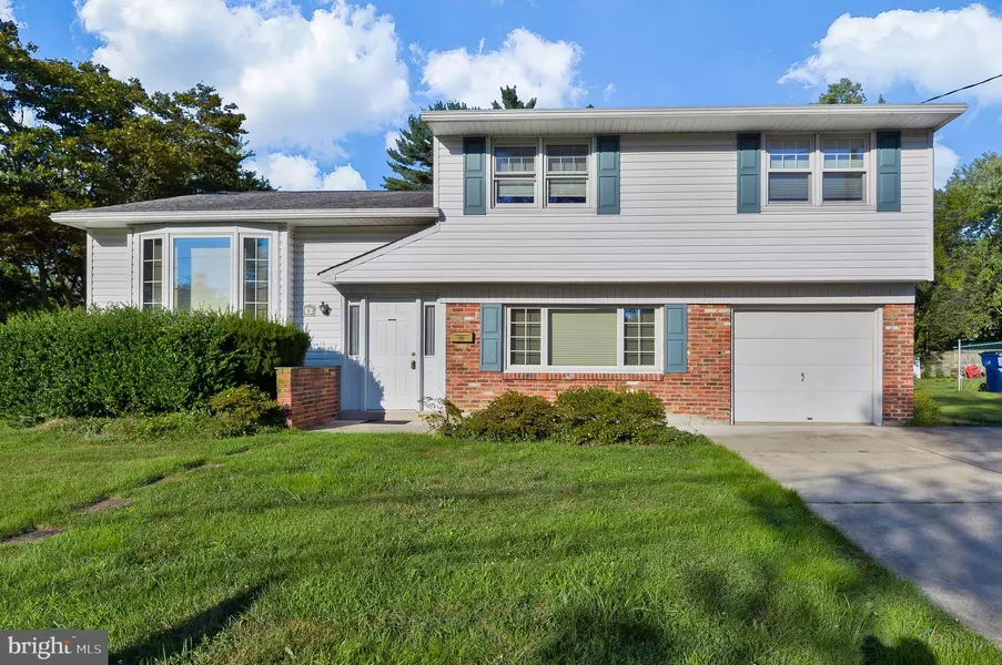 7 SADDLE RIDGE RD, Voorhees, NJ 08043