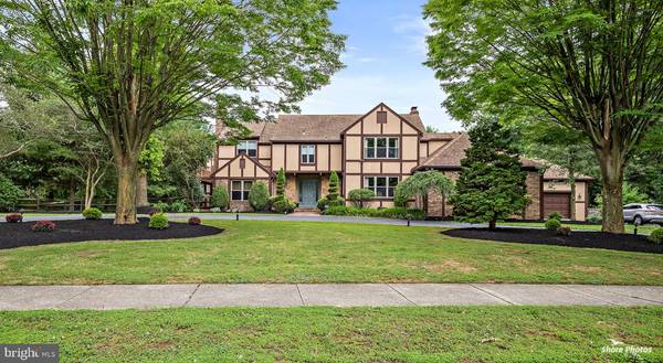 520 BARTRAM RD, Moorestown, NJ 08057