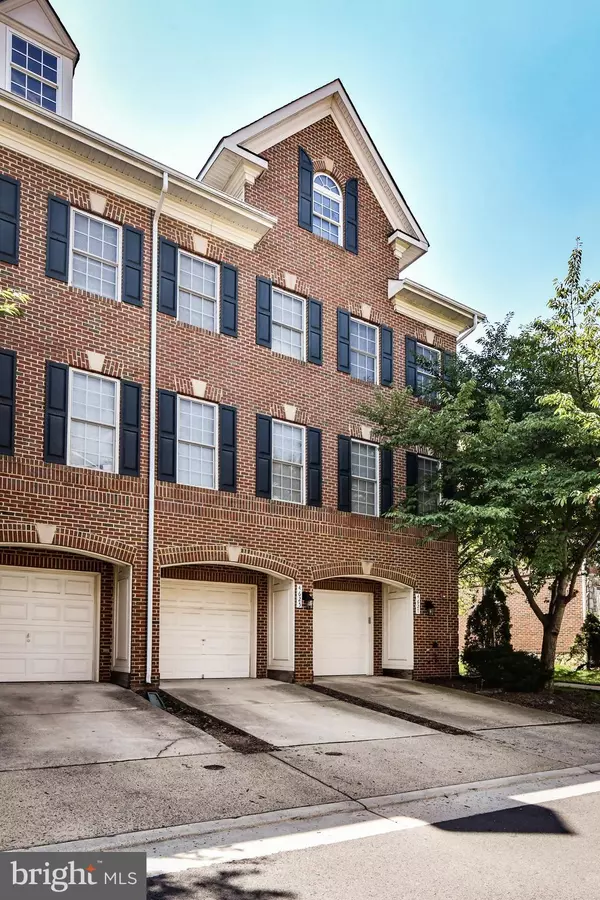 4625 HUMMINGBIRD LN #114, Fairfax, VA 22033