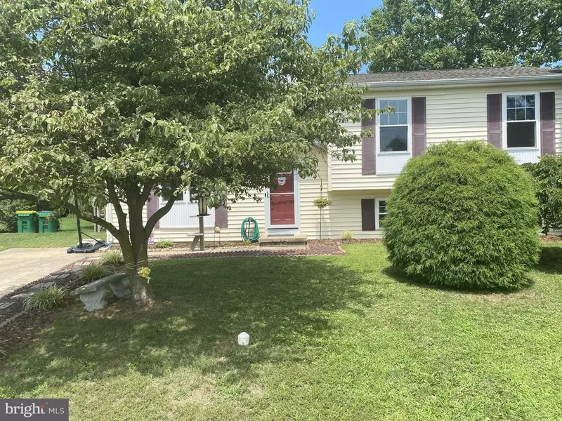 6 OLD FENCE LN, Newark, DE 19702