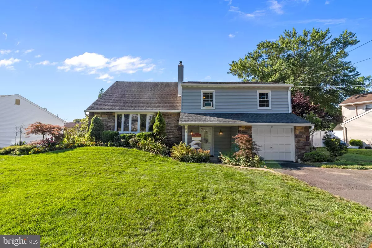 Yardley, PA 19067,87 HEDGEROW DR