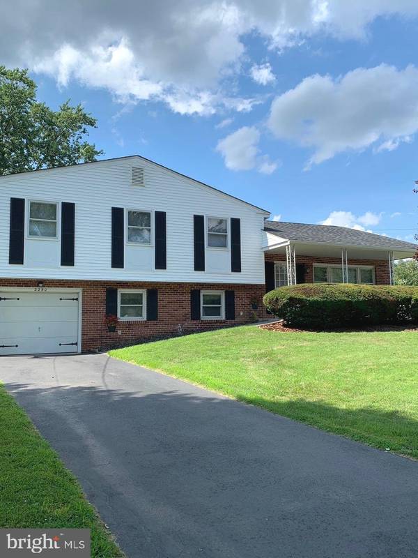 2290 WEIR RD, Aston, PA 19014