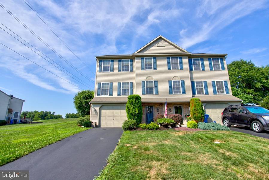 748 CHICKIES DR, Columbia, PA 17512