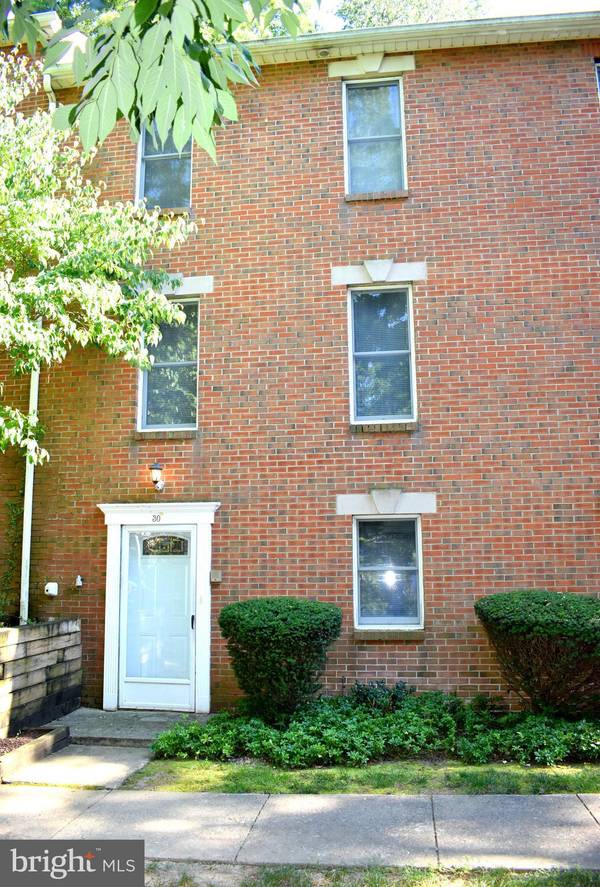 30 FAIRFAX VLG, Harrisburg, PA 17112