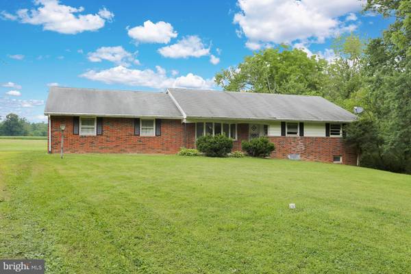 26 CIRCLE DR, Oley, PA 19547