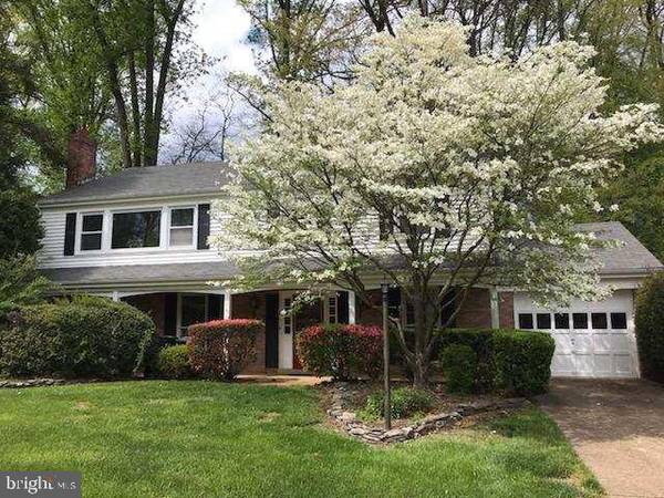 8208 DONSET DR, Springfield, VA 22152