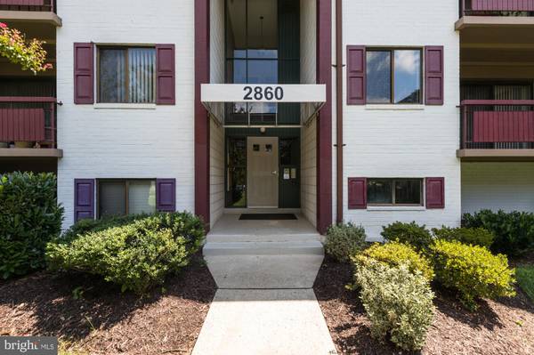 2860 DOVER LN #303, Falls Church, VA 22042