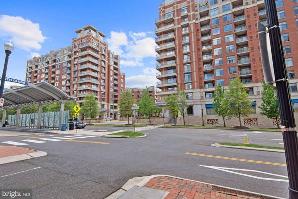 3600 S GLEBE RD #823W, Arlington, VA 22202