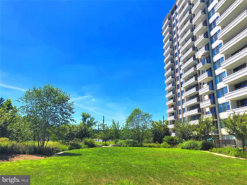 5101 RIVER RD #301, Bethesda, MD 20816