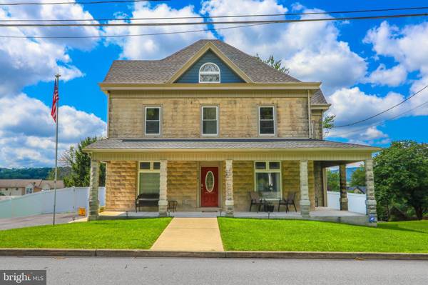 634 LEHIGH GAP ST, Walnutport, PA 18088