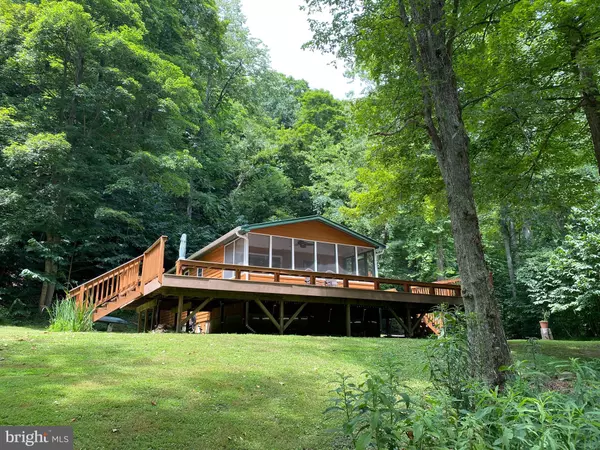 Great Cacapon, WV 25422,725 RUNNING WATERS WAY