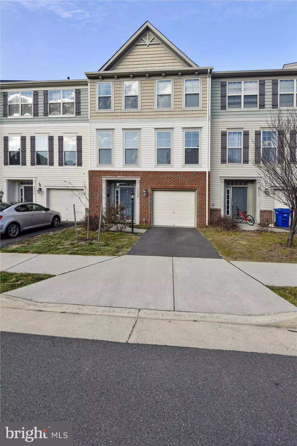 Ashburn, VA 20148,42628 GALBRAITH SQ