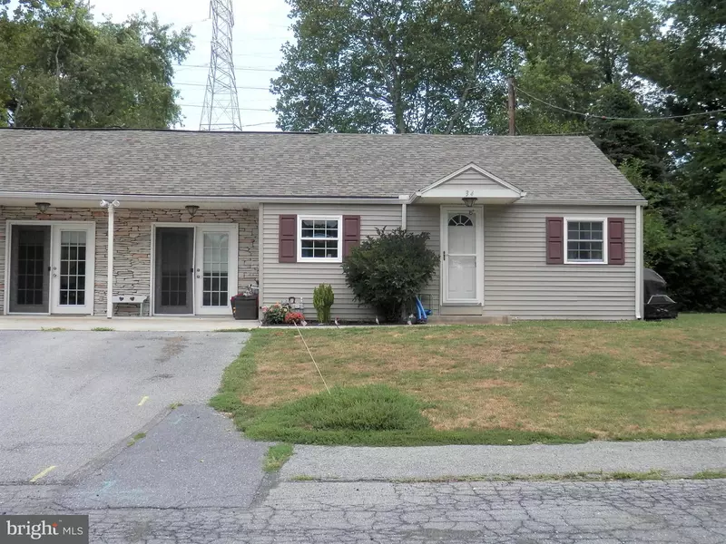 34 VILLAGE RD, Hummelstown, PA 17036