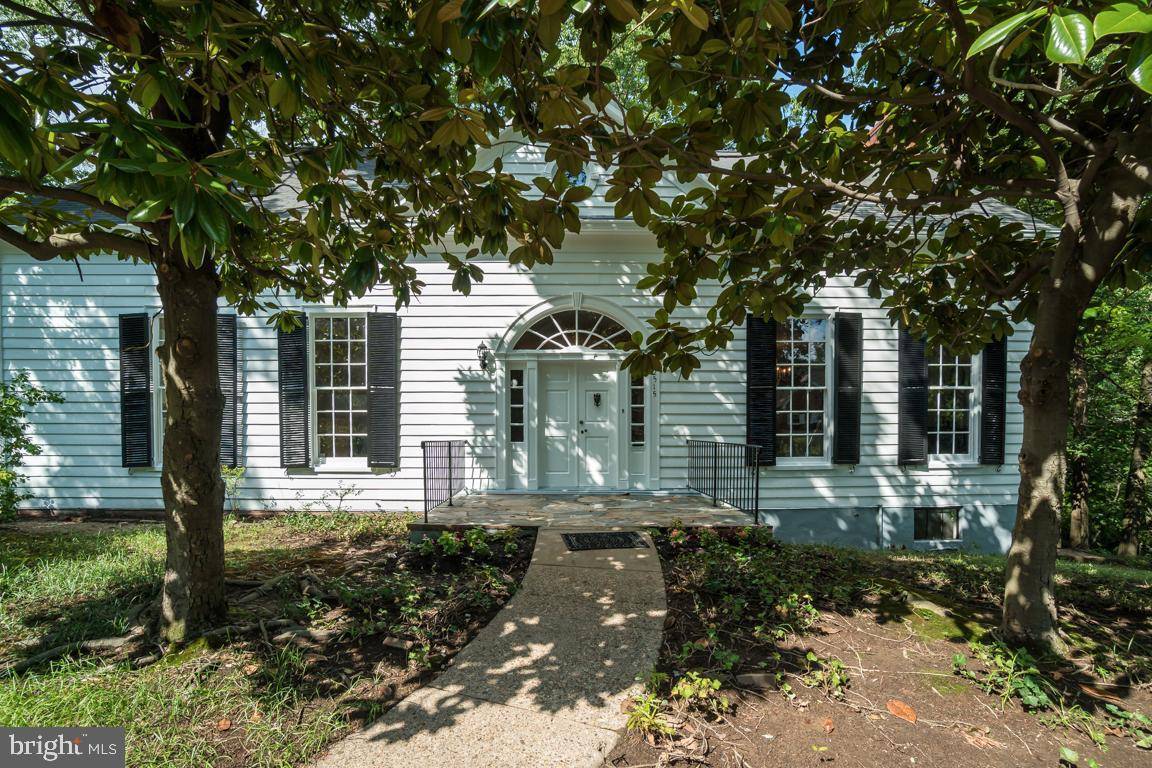 Arlington, VA 22202,2515 FORT SCOTT DR