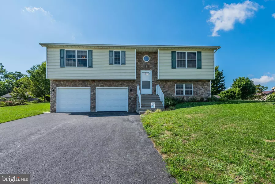 10169 CARDINAL DR, Orrstown, PA 17244