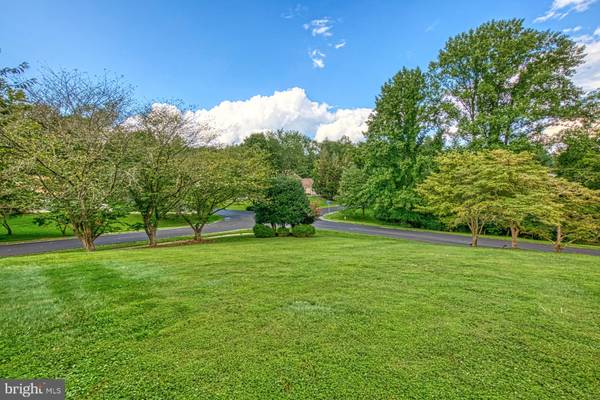 Oakton, VA 22124,10861 MEADOWLAND DR