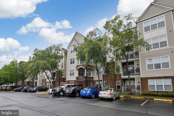 3021 NICOSH CIR #1101, Falls Church, VA 22042