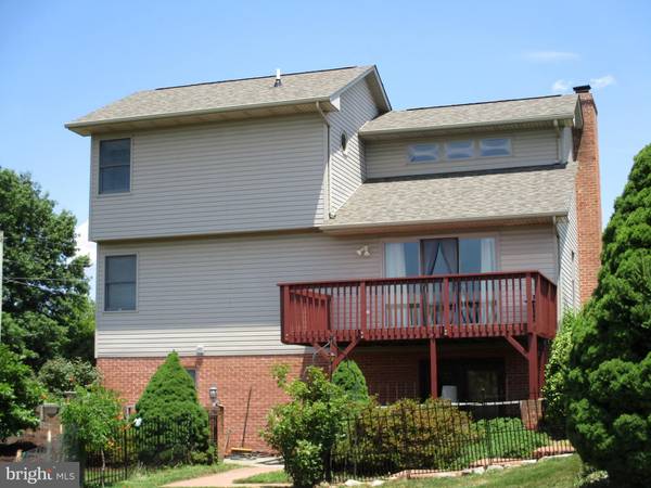 Falling Waters, WV 25419,16 TULIP CT