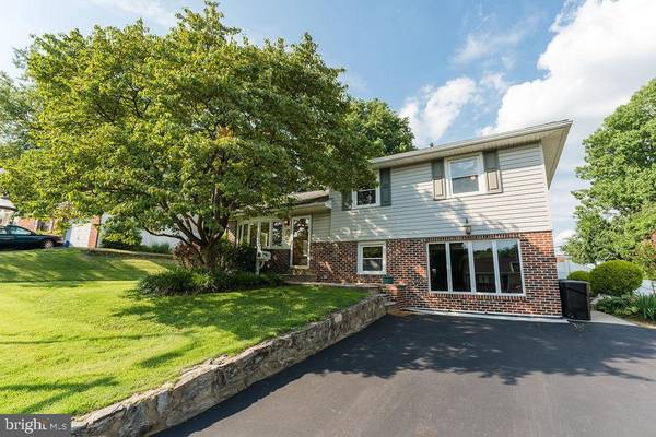 200 DURLEY DR, Broomall, PA 19008