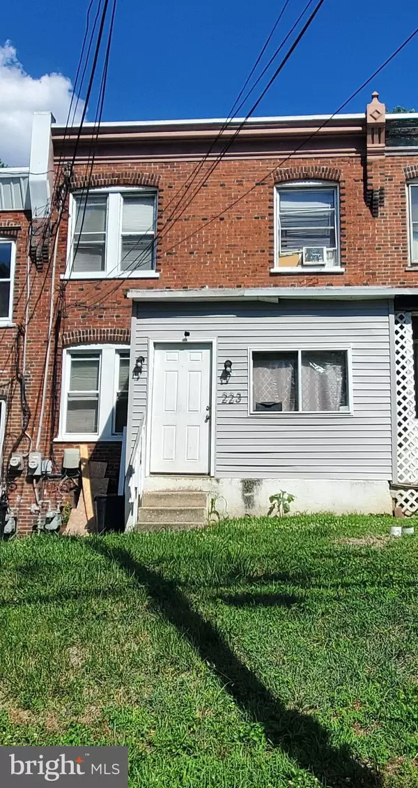 223 HAMILTON AVE, Darby, PA 19023