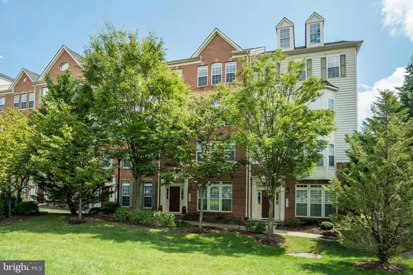 Alexandria, VA 22312,5720 CALLCOTT WAY #T