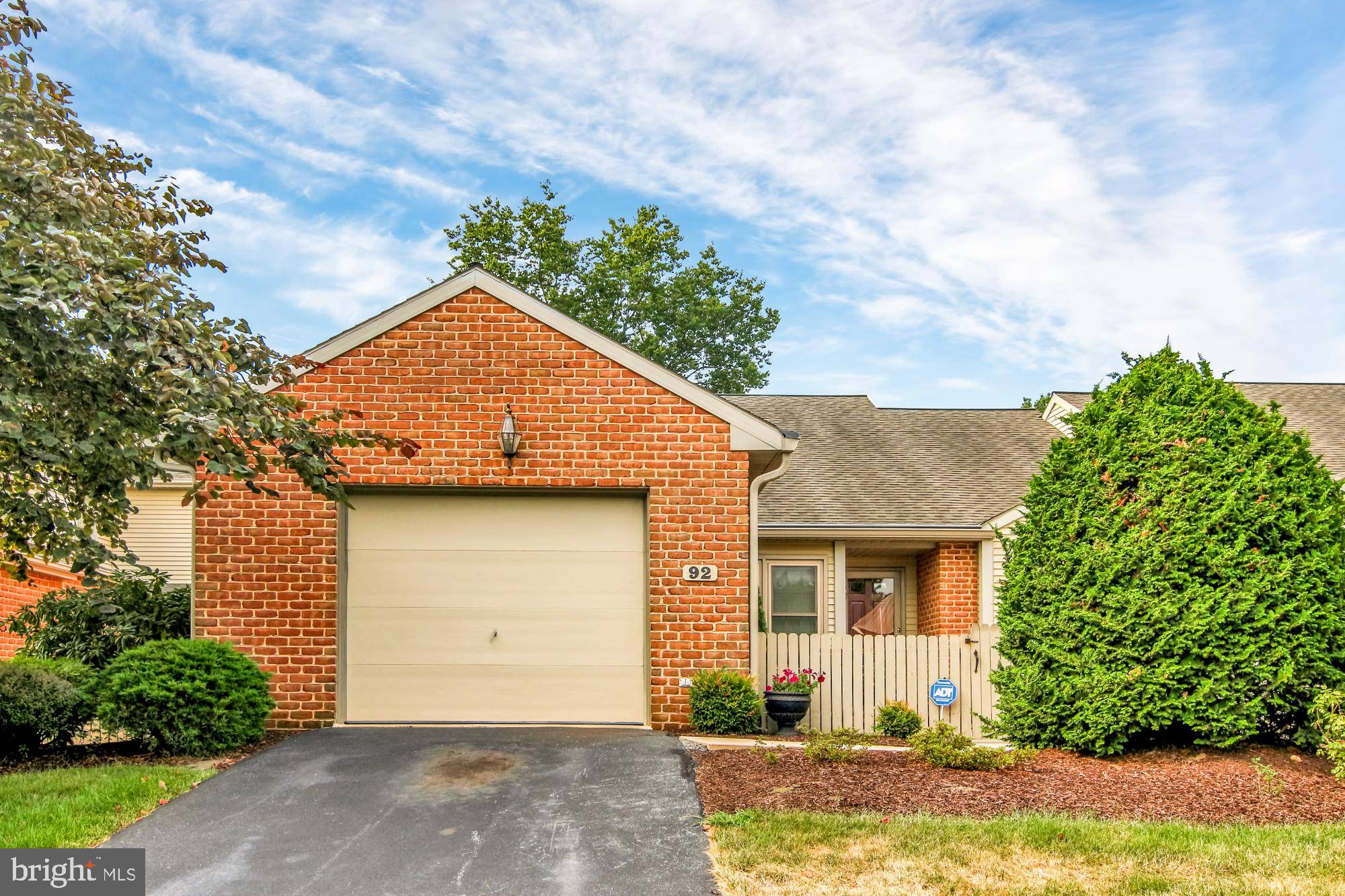 92 CAMBRIDGE DR, Hershey, PA 17033
