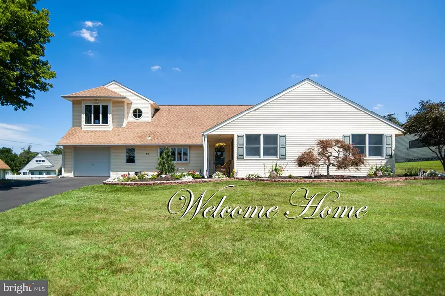 36 FALCON RD, Levittown, PA 19056