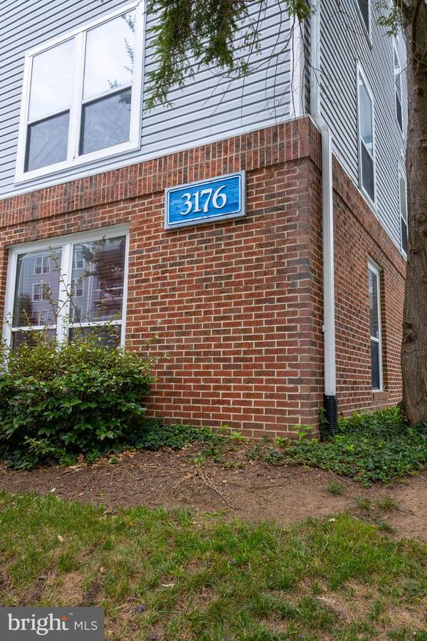 3176 SUMMIT SQUARE DR #4-B11, Oakton, VA 22124