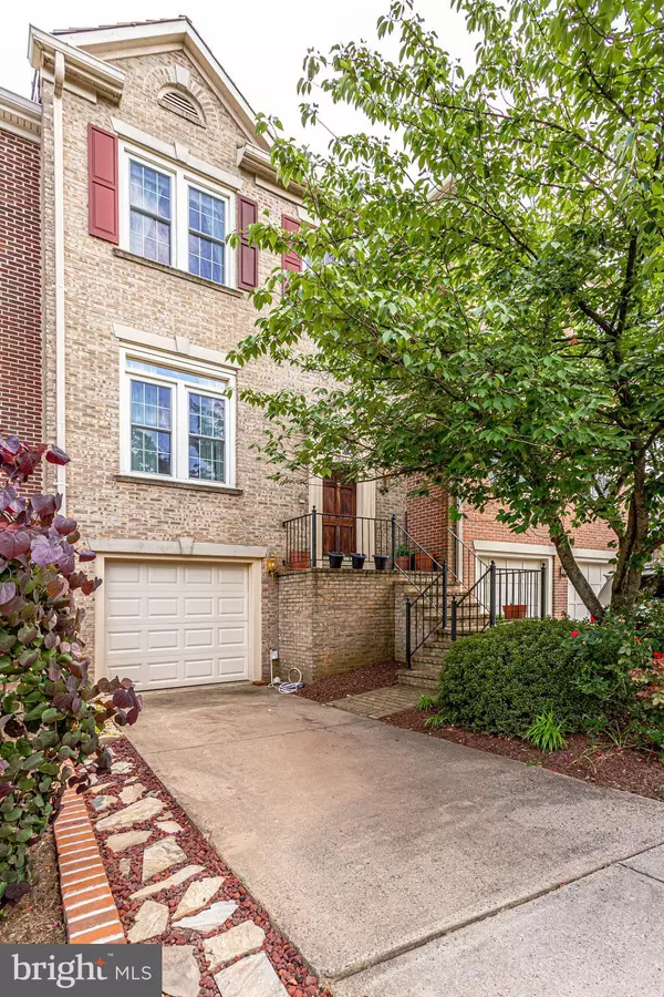 Falls Church, VA 22041,3935 BARCROFT MEWS CT