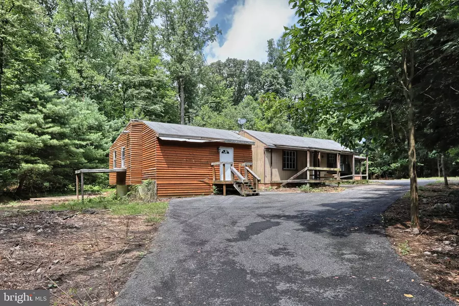 6130 FOUR POINT RD, Bethel, PA 19507