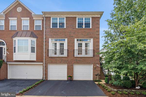 5725 GOVERNORS POND CIR, Alexandria, VA 22310