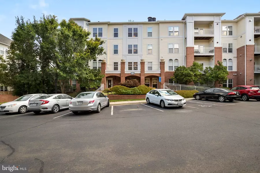 2931 DEER HOLLOW WAY #407, Fairfax, VA 22031