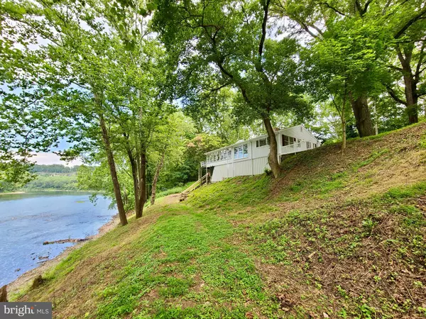 Falling Waters, WV 25419,999 ASPERO LN