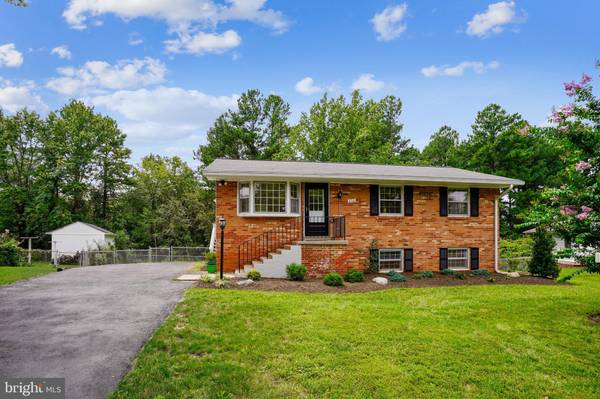 608 E ROANOKE RD, Sterling, VA 20164